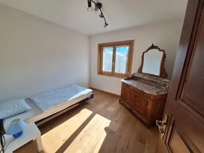 Ein Bett oder Betten in einem Zimmer der Unterkunft Birdy's House, duplex jusqu'à 9 pers à Savièse