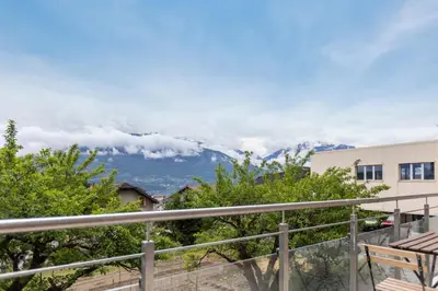 Ein allgemeiner Bergblick oder ein Berglick von der Ferienwohnung aus