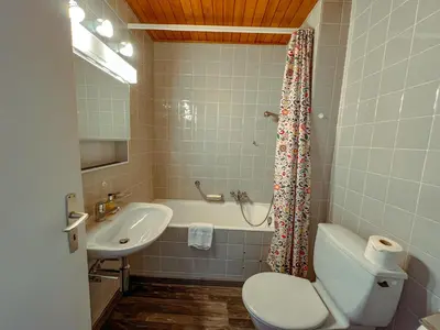 Ein Badezimmer in der Unterkunft Cosy apartment in Crans-Montana