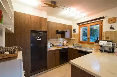 Küche/Küchenzeile in der Unterkunft Sunny and spacious apartment in chalet Faigaux in Veysonnaz situated in quiet area with magnificent mountain views