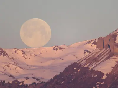 Ein allgemeiner Bergblick oder ein Berglick von der Ferienwohnung aus