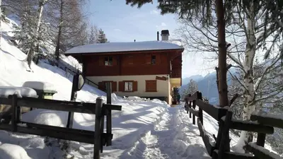 Sunny and spacious apartment in chalet Faigaux in Veysonnaz situated in quiet area with magnificent mountain views im Winter