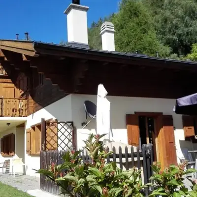 Sunny and spacious apartment in chalet Faigaux in Veysonnaz situated in quiet area with magnificent mountain views