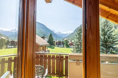 Ein allgemeiner Bergblick oder ein Berglick von der Ferienwohnung aus