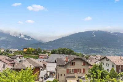Ein allgemeiner Bergblick oder ein Berglick von der Ferienwohnung aus