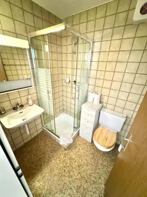 Ein Badezimmer in der Unterkunft Family-Friendly Mörlialp Flat with Views