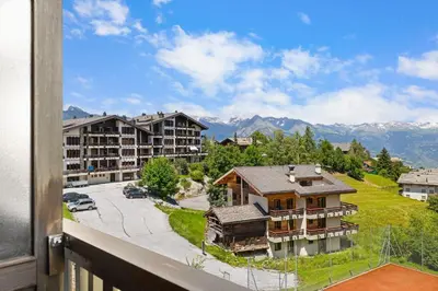 Ein allgemeiner Bergblick oder ein Berglick von der Ferienwohnung aus