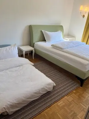 Ein Bett oder Betten in einem Zimmer der Unterkunft Vintage Lake View Villa with Outdoor Pool