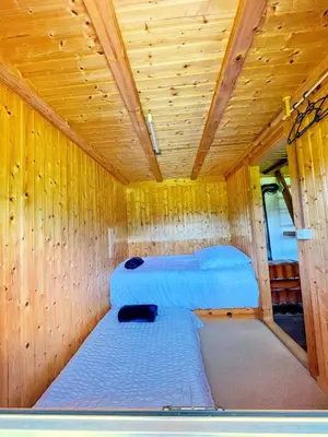Ein Bett oder Betten in einem Zimmer der Unterkunft Peter's Hütte in Hasliberg Bidmi