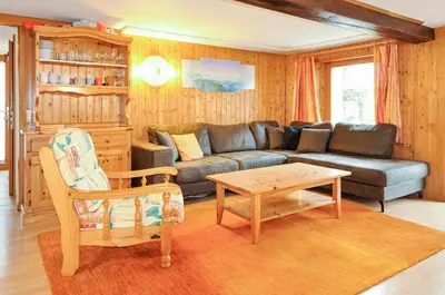 Ein Sitzbereich in der Unterkunft Chalet Les Bardeaux