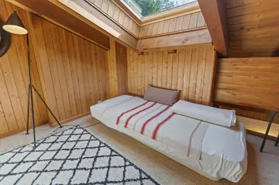 Ein Bett oder Betten in einem Zimmer der Unterkunft Piscine, Ski & Vue sur le lac - Crans 6 pers