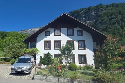 Ein allgemeiner Bergblick oder ein Berglick von der Ferienwohnung aus