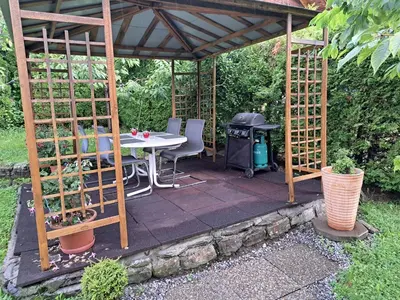 Ein Garten an der Unterkunft Weisses Haus