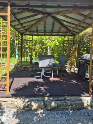 Ein Garten an der Unterkunft Weisses Haus