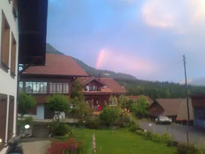 Ein allgemeiner Bergblick oder ein Berglick von der Ferienwohnung aus