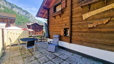 Ein allgemeiner Bergblick oder ein Berglick von des Chalets aus