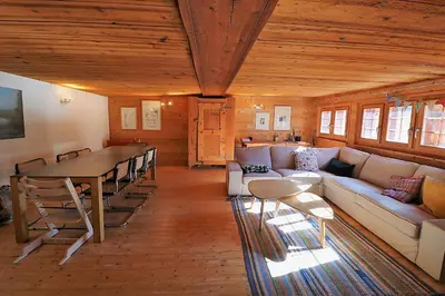Ein Sitzbereich in der Unterkunft Chalet Berthe 11
