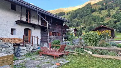 Ein allgemeiner Bergblick oder ein Berglick von des Chalets aus