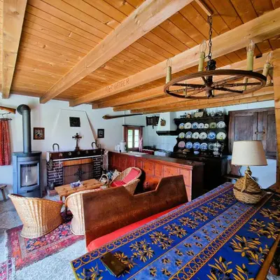 Ein Sitzbereich in der Unterkunft Tourbillon Gerber - Chalet authentique La Sage