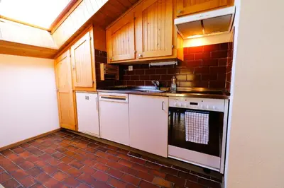 Küche/Küchenzeile in der Unterkunft Le Chamois 35 - Appartement 6 personnes Evolene