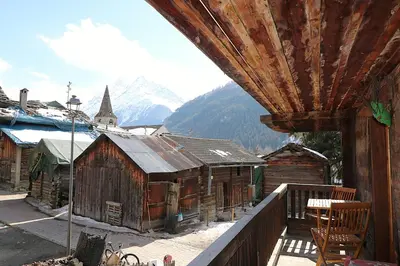 Ein allgemeiner Bergblick oder ein Berglick von der Ferienwohnung aus