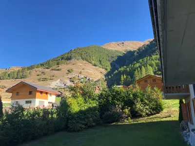 Ein allgemeiner Bergblick oder ein Berglick von der Ferienwohnung aus
