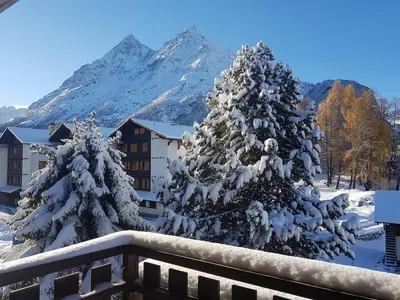 Ein allgemeiner Bergblick oder ein Berglick von der Ferienwohnung aus