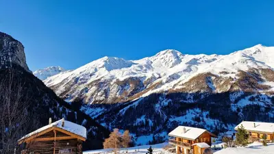 Ein allgemeiner Bergblick oder ein Berglick von der Ferienwohnung aus