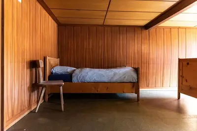 Ein Bett oder Betten in einem Zimmer der Unterkunft Simple and Rustic - Apartment in Historic House