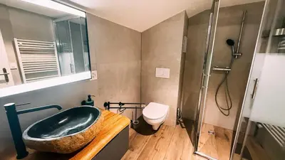 Ein Badezimmer in der Unterkunft Lakeside Lela Apartment near Interlaken