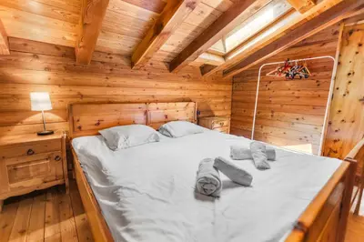 Ein Bett oder Betten in einem Zimmer der Unterkunft Chalet à Arolla 8 personnes - vue, nature & parking privé