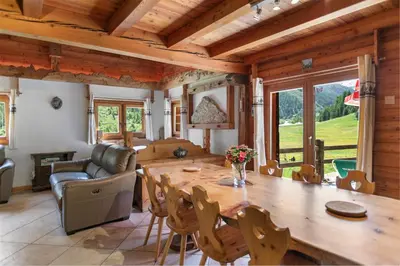 Ein Sitzbereich in der Unterkunft Chalet à Arolla 8 personnes - vue, nature & parking privé