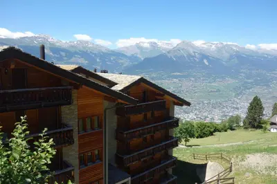 Ein allgemeiner Bergblick oder ein Berglick von der Ferienwohnung aus