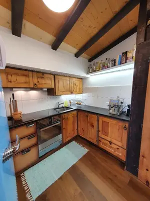 Küche/Küchenzeile in der Unterkunft Heimelige Wohnung in einem Walliser Haus