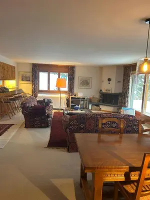 Ein Sitzbereich in der Unterkunft Mountain View perfect retreat in Crans