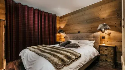Ein Bett oder Betten in einem Zimmer der Unterkunft CHALET MOUTON a 4-Bedroom Alpine Chic Escape in Saas-Fee