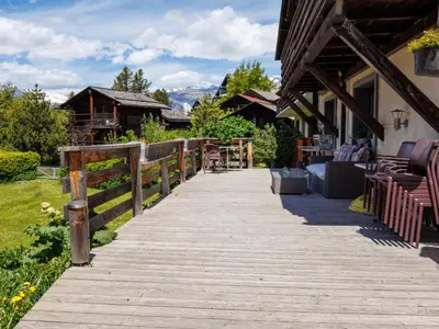 Ein Garten an der Unterkunft Chalet Victoria-2 by Interhome