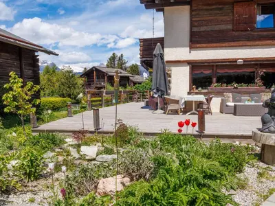 Ein Garten an der Unterkunft Chalet Victoria-2 by Interhome