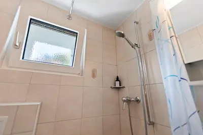 Ein Badezimmer in der Unterkunft Zermatt, 4 pers, 3 lits - Balcon avec vue et petit jardin