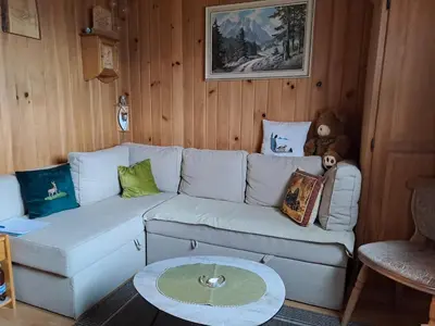 Ein Sitzbereich in der Unterkunft Fluehüsli