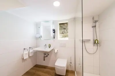 Ein Badezimmer in der Unterkunft Gemütliches Chalet, 2 Min vom Kirchplatz by ZermattStays