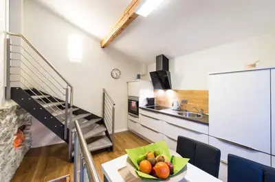 Küche/Küchenzeile in der Unterkunft Gemütliches Chalet, 2 Min vom Kirchplatz by ZermattStays