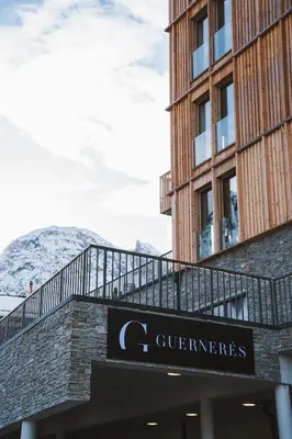 Ein allgemeiner Bergblick oder ein Berglick von des Resorts aus