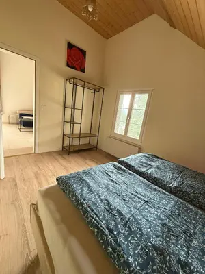 Ein Bett oder Betten in einem Zimmer der Unterkunft LOFT WINTERZEIT - NEAR INTERLAKEN SPIEZ THUN - Wandern und Skifahren
