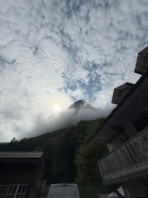 Ein allgemeiner Bergblick oder ein Berglick von der Ferienwohnung aus