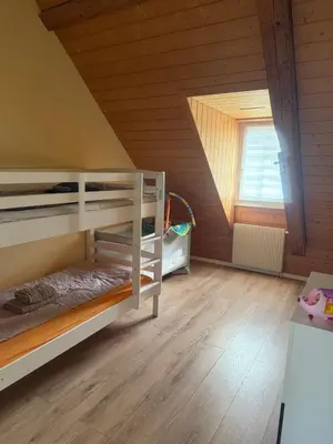 Ein Bett oder Betten in einem Zimmer der Unterkunft LOFT WINTERZEIT - NEAR INTERLAKEN SPIEZ THUN - Wandern und Skifahren