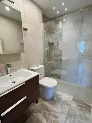 Ein Badezimmer in der Unterkunft Family friendly duplex with free parking