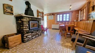 Ein Sitzbereich in der Unterkunft Chalet l Houtot