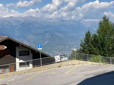 Ein allgemeiner Bergblick oder ein Berglick von der Ferienwohnung aus
