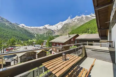 Ein allgemeiner Bergblick oder ein Berglick von der Ferienwohnung aus
